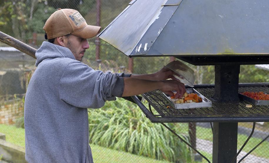Parceria entre IAT e Ceasa-PR encaminha cerca de 29 toneladas de frutas, verduras e legumes para o Criadouro Onça Pintada, em Campina Grande do Sul