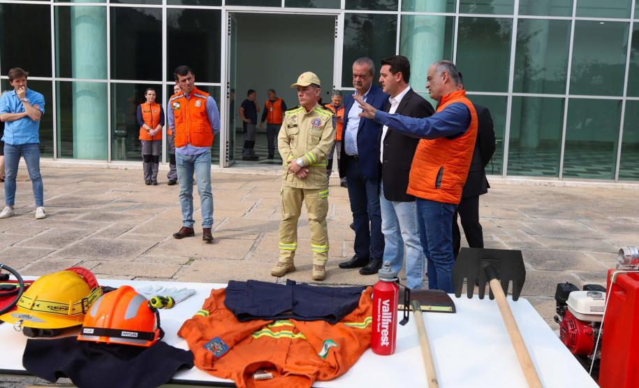 O governador Carlos Massa Ratinho Junior anunciou nesta terça-feira (10) investimento de R$ 21 milhões para ações de combate a incêndios florestais no Paraná.