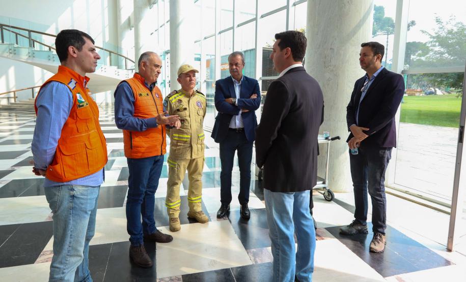 O governador Carlos Massa Ratinho Junior anunciou nesta terça-feira (10) investimento de R$ 21 milhões para ações de combate a incêndios florestais no Paraná.