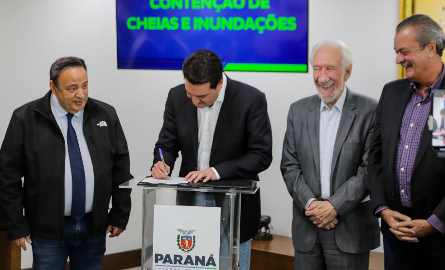 Curitiba, 02-09-24 - Governador Carlos Massa Ratinho Junior assina a contratação de estudos para a contenção de cheias e inundações para a região de União da Vitória.
