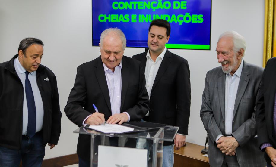 Curitiba, 02-09-24 - Governador Carlos Massa Ratinho Junior assina a contratação de estudos para a contenção de cheias e inundações para a região de União da Vitória.
