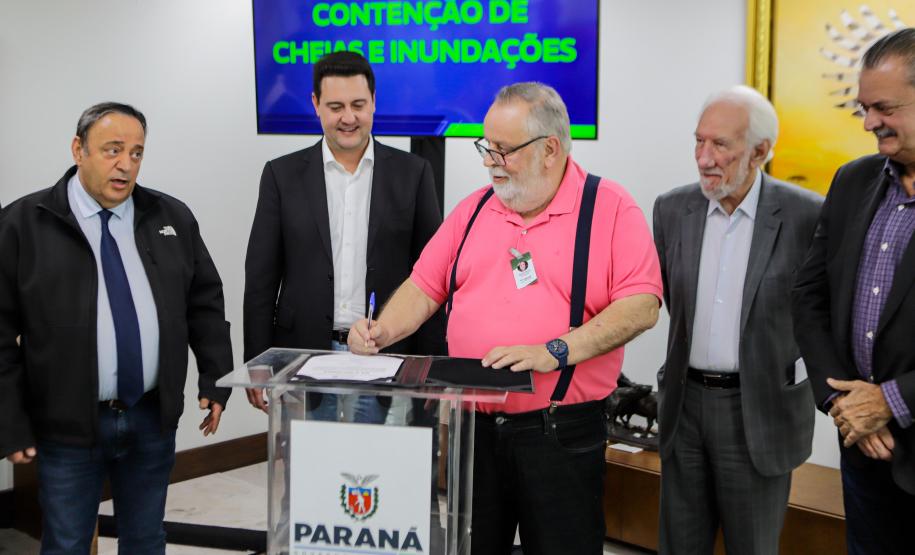 Curitiba, 02-09-24 - Governador Carlos Massa Ratinho Junior assina a contratação de estudos para a contenção de cheias e inundações para a região de União da Vitória.