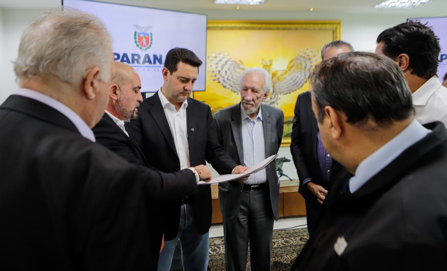 Curitiba, 02-09-24 - Governador Carlos Massa Ratinho Junior assina a contratação de estudos para a contenção de cheias e inundações para a região de União da Vitória.