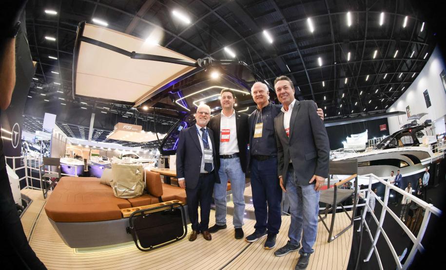 Governador mostra projeto do Canal do Varadouro no maior evento náutico da América Latina