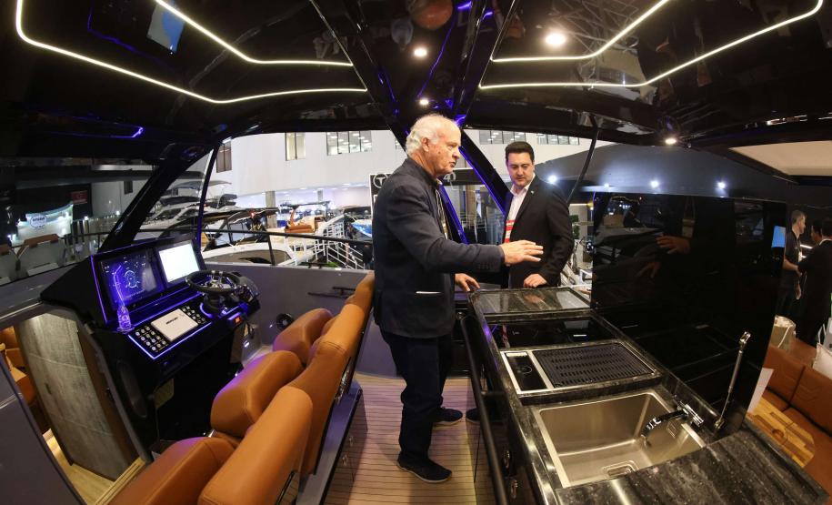 Governador mostra projeto do Canal do Varadouro no maior evento náutico da América Latina