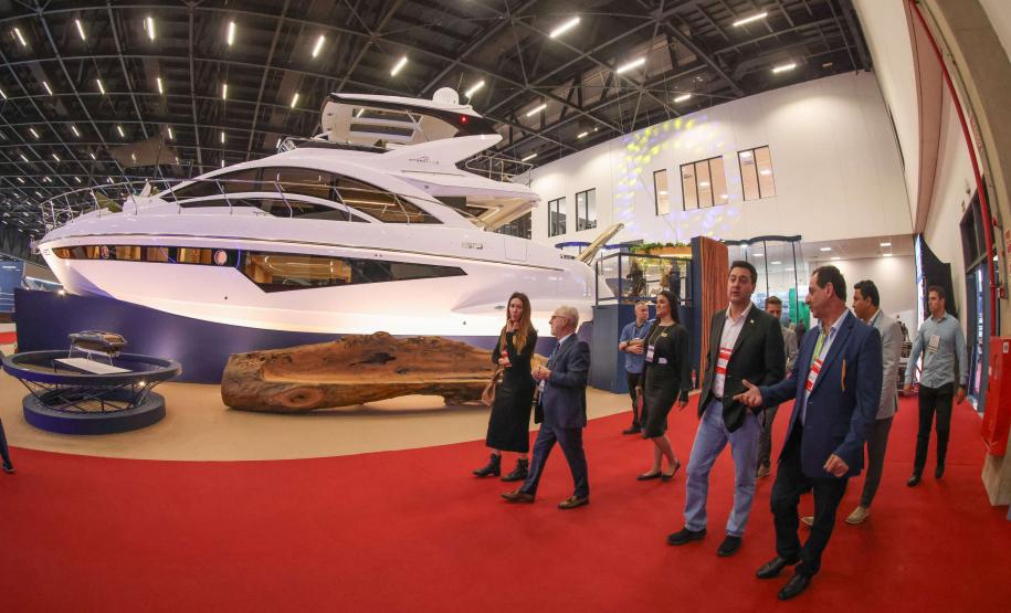 Governador mostra projeto do Canal do Varadouro no maior evento náutico da América Latina