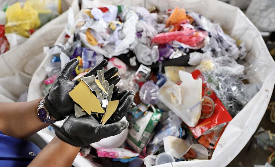 Estado vai lançar programa voltado a mulheres que trabalham com reciclagem