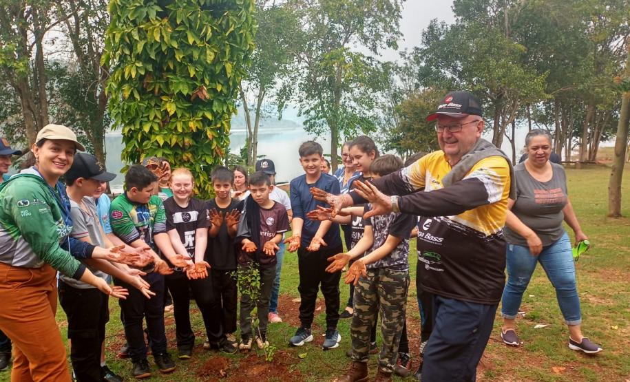 Com campeonatos no estilo "pesque e solte" e muita educação ambiental, a pesca esportiva movimentou mais de 500 pessoas no Paraná em setembro