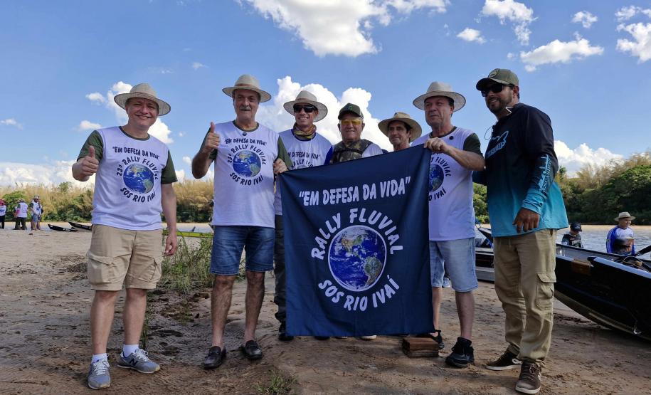 Nova fase do Rio Vivo começa com a soltura de 100 mil peixes no Rio Ivaí, no Noroeste