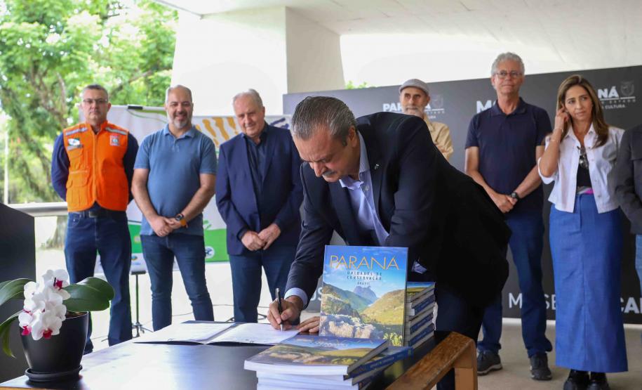 MON se transforma na casa da "muda 10 milhões" do programa Paraná Mais Verde