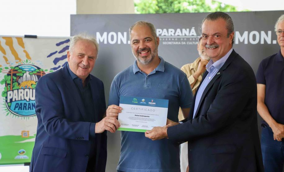 MON se transforma na casa da "muda 10 milhões" do programa Paraná Mais Verde