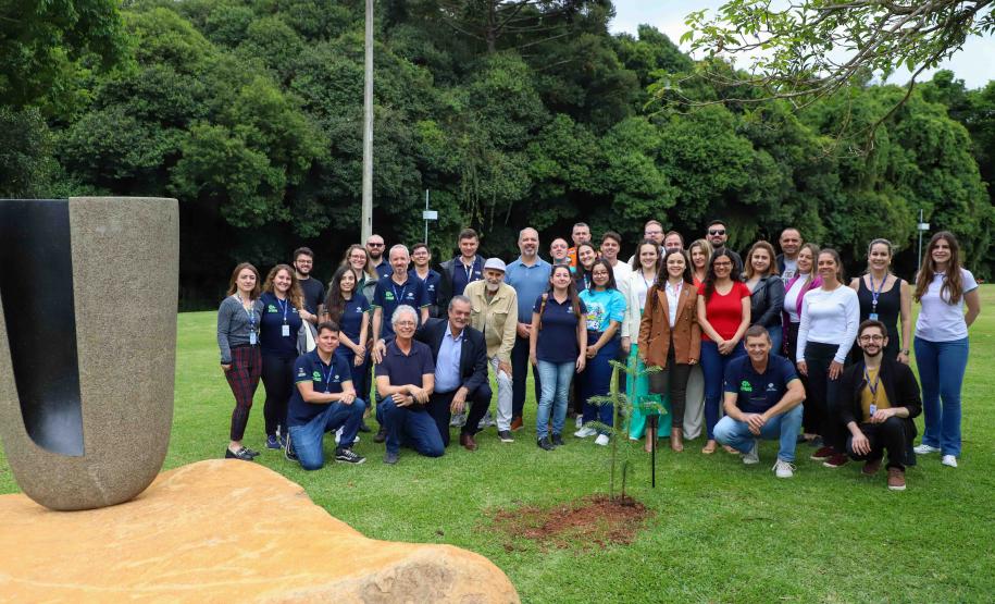 MON se transforma na casa da "muda 10 milhões" do programa Paraná Mais Verde