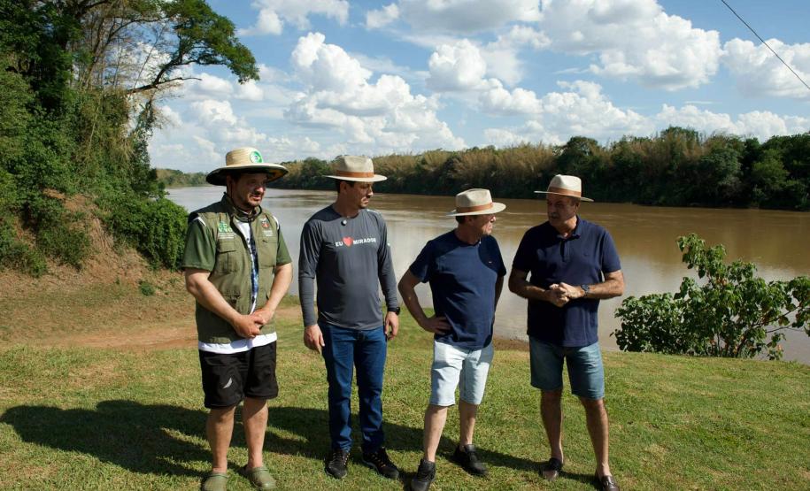 Nova fase do Rio Vivo começa com a soltura de 100 mil peixes no Rio Ivaí, no Noroeste