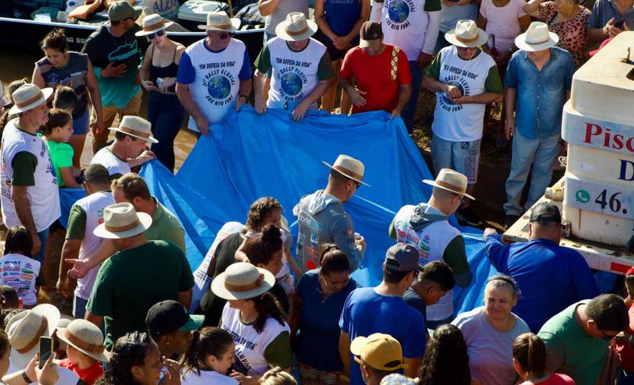 Nova fase do Rio Vivo começa com a soltura de 100 mil peixes no Rio Ivaí, no Noroeste