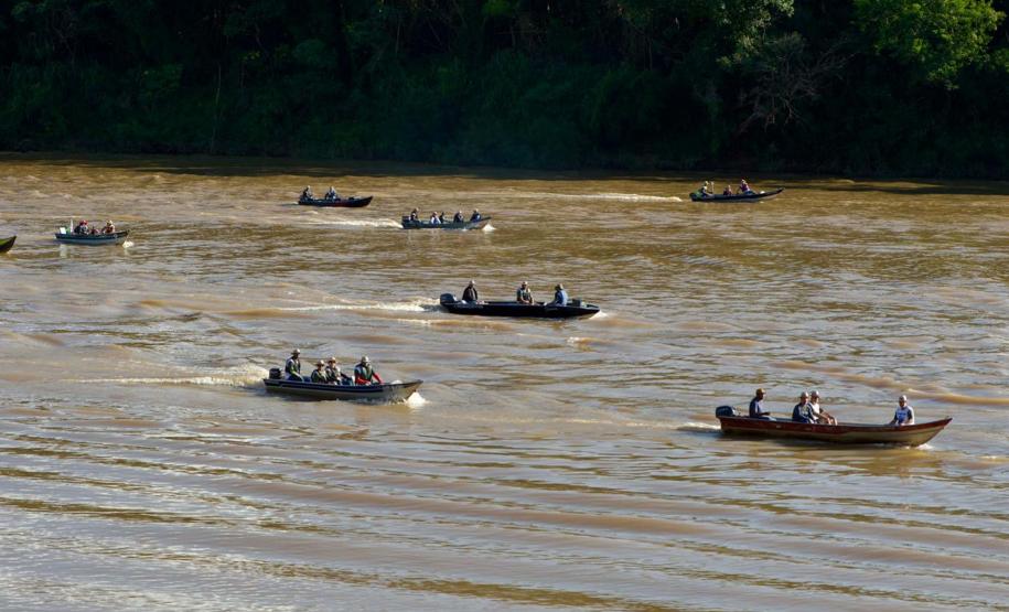 Nova fase do Rio Vivo começa com a soltura de 100 mil peixes no Rio Ivaí, no Noroeste