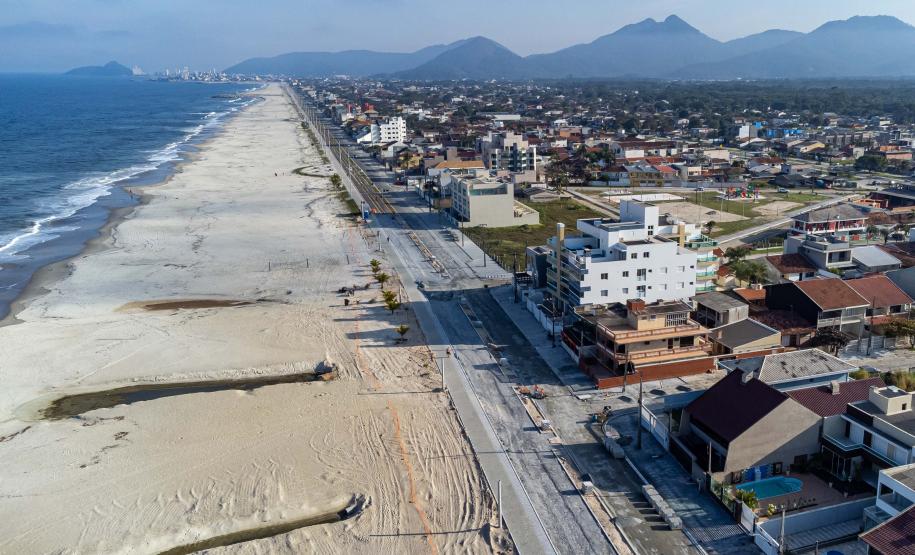 Microdrenagem avança e revitalização da Orla de Matinhos alcança 96%