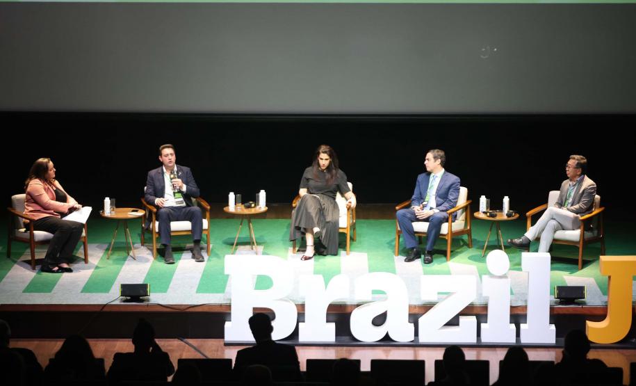 O governador Carlos Massa Ratinho Junior participou nesta terça-feira (5) do ESG Summit Brazil Journal, em São Paulo.