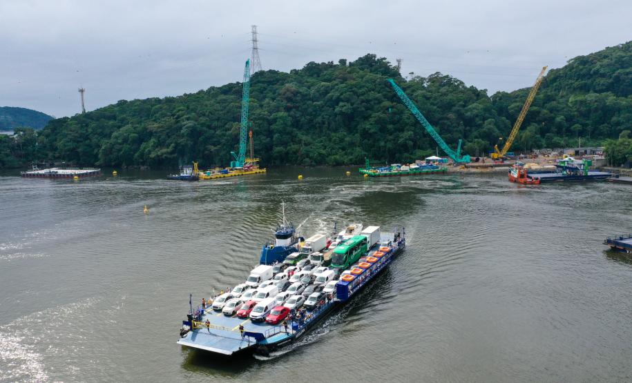 Já entre os empreendimentos públicos autorizados pelo IAT, destaque para a implementação de grandes projetos do Governo do Estado no Litoral. Dando prosseguimento às obras da Ponte de Guaratuba, o IAT emitiu em abril a LI que autoriza a instalação da estrutura tão aguardada pelos paranaenses, que representa um investimento de R$ 386,9 milhões.