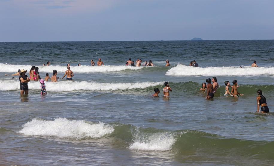Primeiro boletim aponta que 92% das praias do Paraná estão aptas para banho