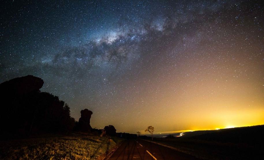 Caminhada noturna no Parque Estadual de Vila Velha em Ponta Grossa