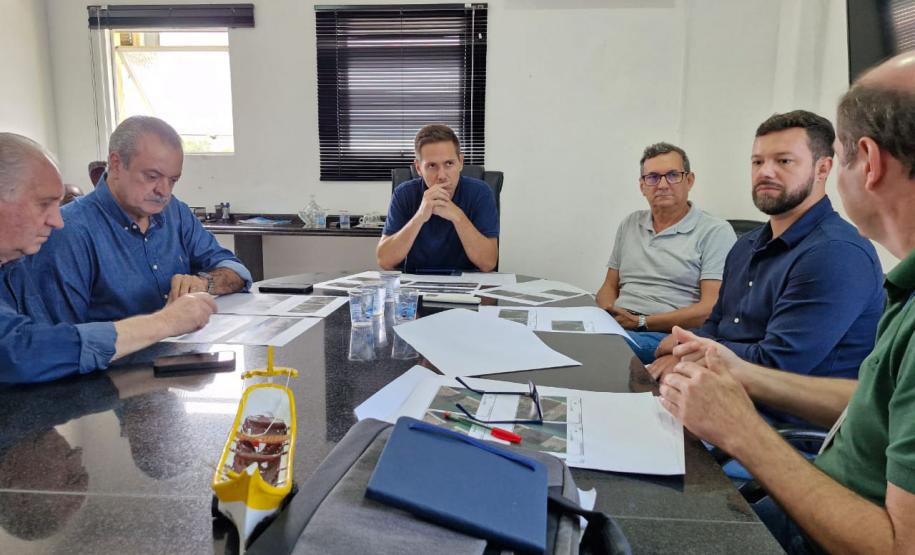 Governo do Estado confirmou, em reunião na prefeitura de Pontal do Paraná, o investimento de R$ 14 milhões no desassoreamento de rios e canais no Litoral.