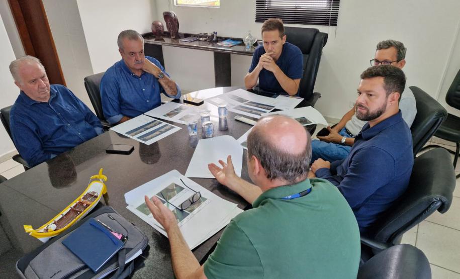 Governo do Estado confirmou, em reunião na prefeitura de Pontal do Paraná, o investimento de R$ 14 milhões no desassoreamento de rios e canais no Litoral.