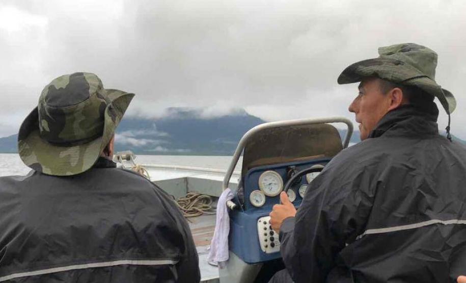 Um dia após a proibição da pesca, agentes do IAT recuperam 13 quilos de camarão em Guaraqueçaba