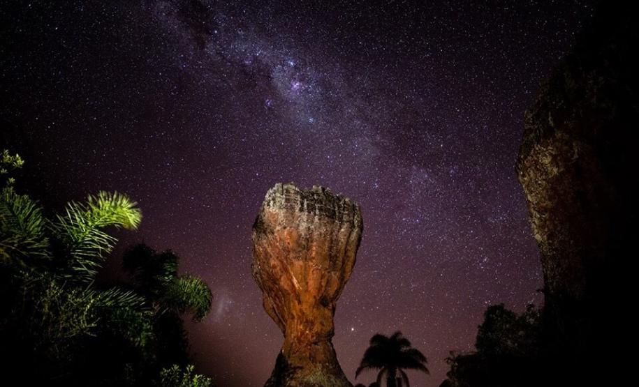 Caminhada noturna no Parque Estadual de Vila Velha em Ponta Grossa