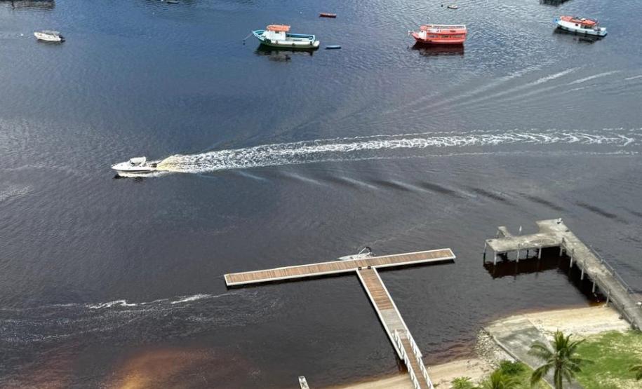 Governo do Estado começou a instalar oito flutuantes no Litoral do Paraná.