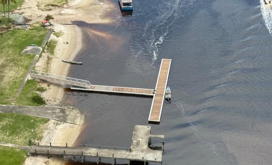 Governo do Estado começou a instalar oito flutuantes no Litoral do Paraná.