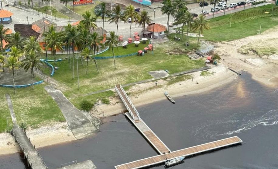 Governo do Estado começou a instalar oito flutuantes no Litoral do Paraná.