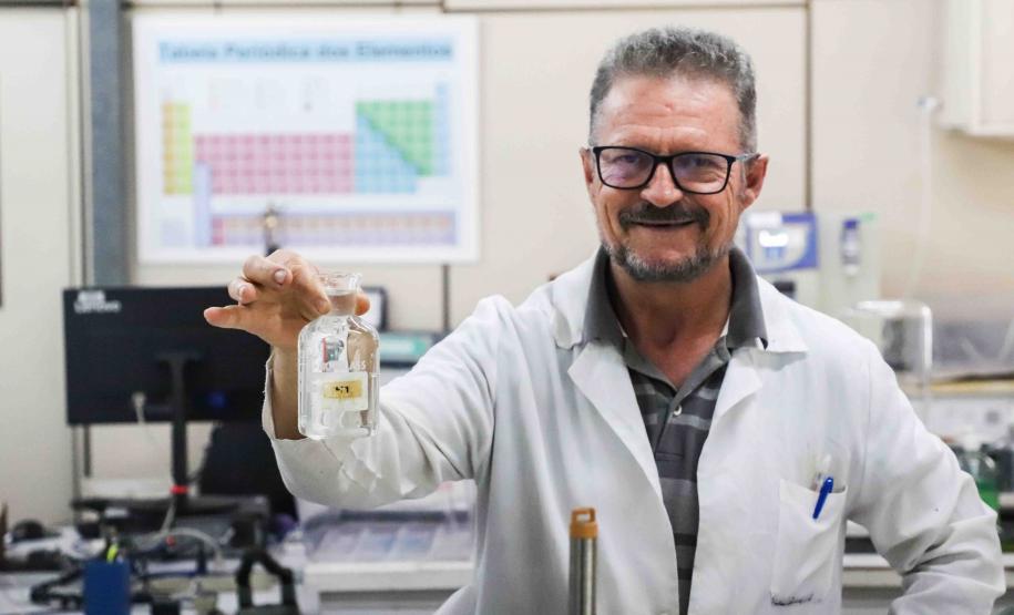 Composto por três laboratórios, a estrutura do IAT faz análises regulares de amostras de água, solo, sedimentos e peixes para a identificação de contaminantes e poluentes