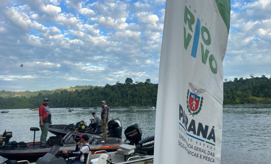 Ação de soltura de 50 mil peixes nativos na represa de Salto Osório, no Rio Iguaçu, no município de Sulina.