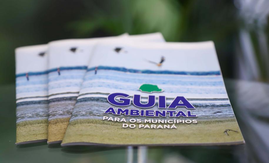 Estado distribui no Paraná Mais Cidades cartilhas de como tonar um município sustentável