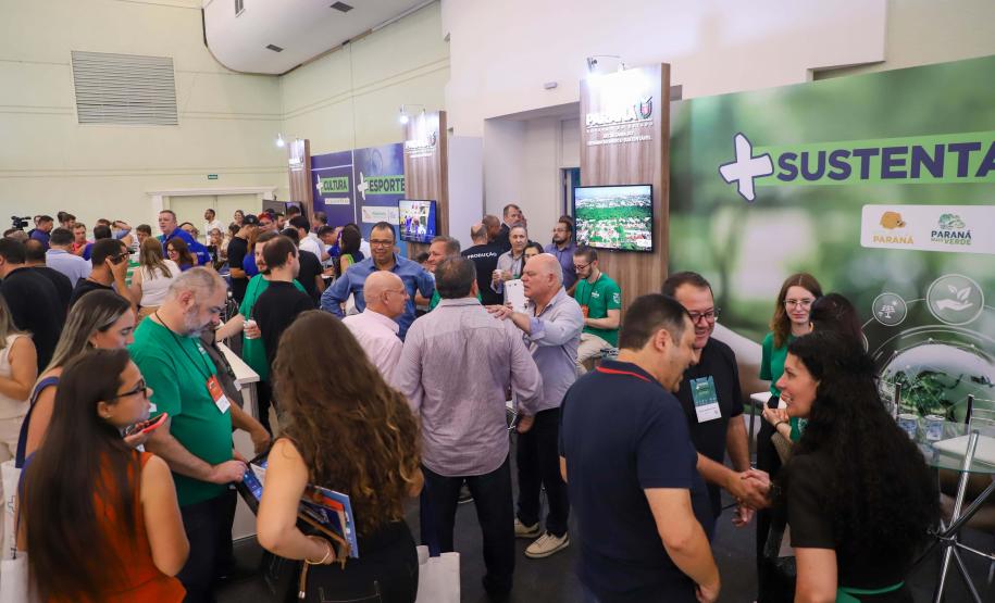 Estado distribui no Paraná Mais Cidades cartilhas de como tonar um município sustentável