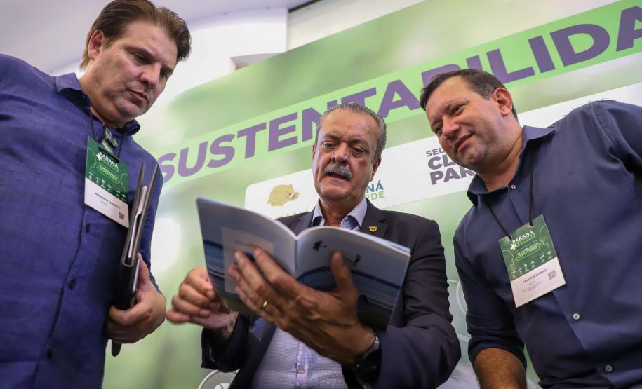 Estado distribui no Paraná Mais Cidades cartilhas de como tonar um município sustentável