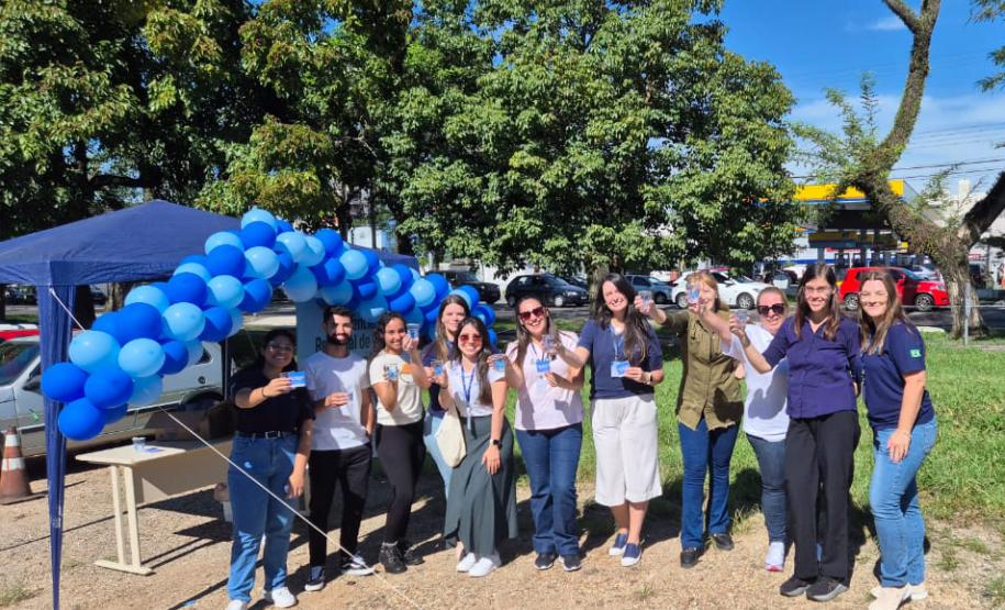 IAT distribuiu 960 copos da água e cartões informativos para conscientizar a população de Curitiba sobre o uso racional do recurso hídrico