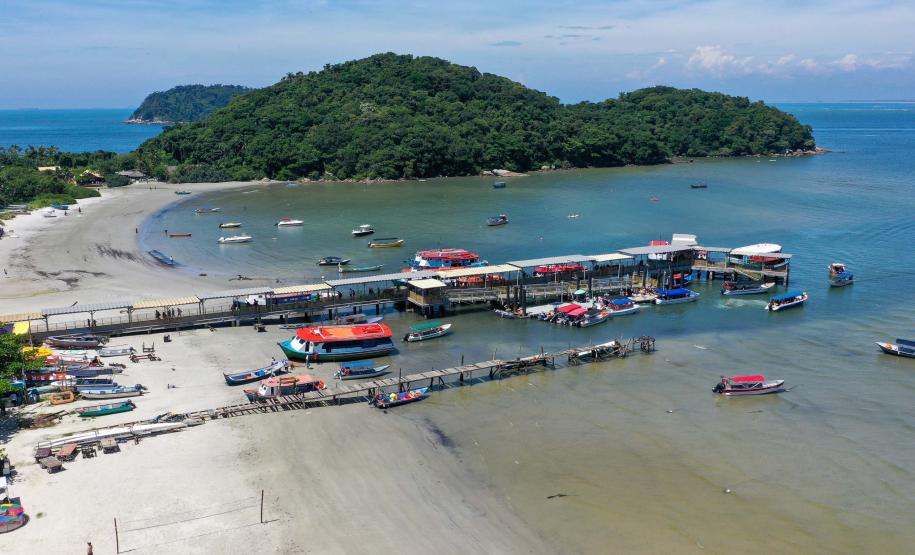 O governador Carlos Massa Ratinho Junior sancionou a lei que estabelece o novo marco regulatório da Ilha do Mel, um dos principais destinos turísticos do Paraná.