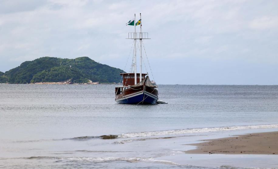 O governador Carlos Massa Ratinho Junior sancionou a lei que estabelece o novo marco regulatório da Ilha do Mel, um dos principais destinos turísticos do Paraná.