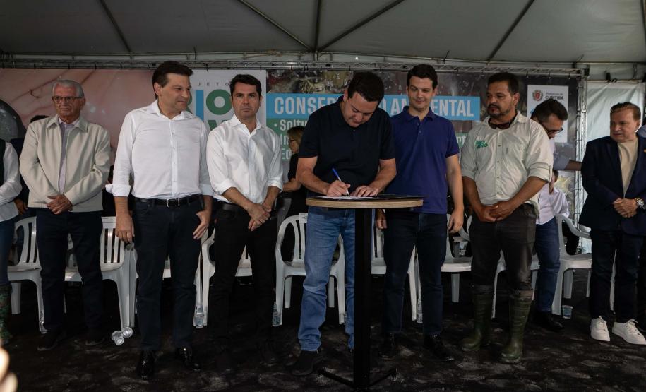 Curitiba, 20 de março de 2025 - O governador Carlos Massa Ratinho Junior participa da soltura de peixes no Parque Passauna, dentro do programa Rio Vivo.