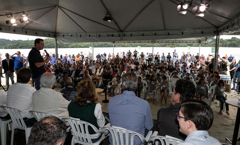 Curitiba, 20 de março de 2025 - O governador Carlos Massa Ratinho Junior participa da soltura de peixes no Parque Passauna, dentro do programa Rio Vivo.