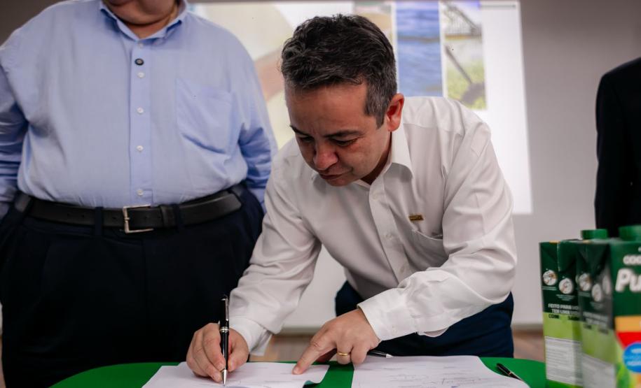 Acordo do Estado e Instituto de Nebraska levará irrigação sustentável ao Noroeste do Paraná