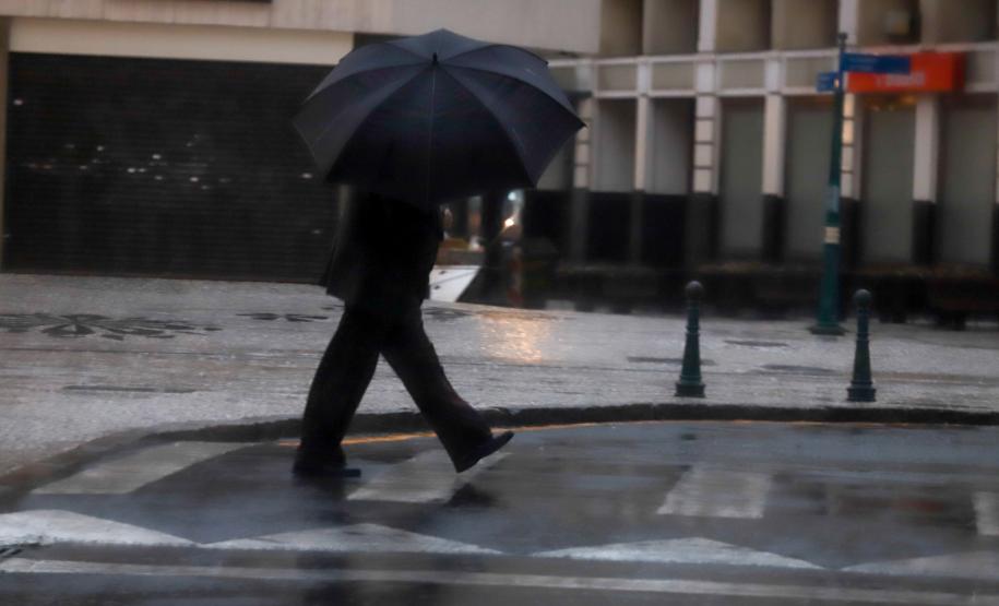 Cinco cidades do Paraná ultrapassam a média de chuvas de abril em menos de 15 dias