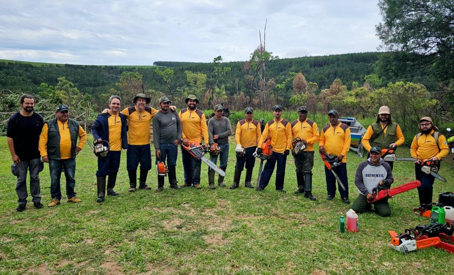 Ação coordenada pelo IAT e pela Iniciativa Campos Gerais promoveu o corte de pinus no Parque Estadual do Vale do Codó, em Jaguariaíva