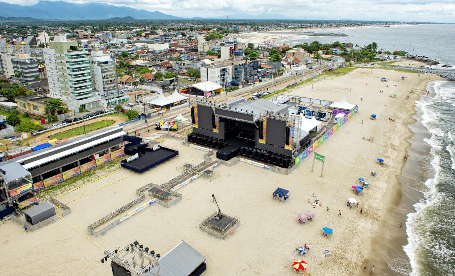 Temporada 2024/2025 do Verão Maior Paraná movimentou quase R$ 700 milhões em licenciamentos ambientais de novos empreendimentos no Litoral.