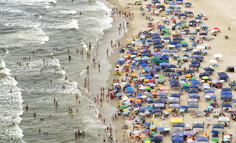 Temporada 2024/2025 do Verão Maior Paraná movimentou quase R$ 700 milhões em licenciamentos ambientais de novos empreendimentos no Litoral.