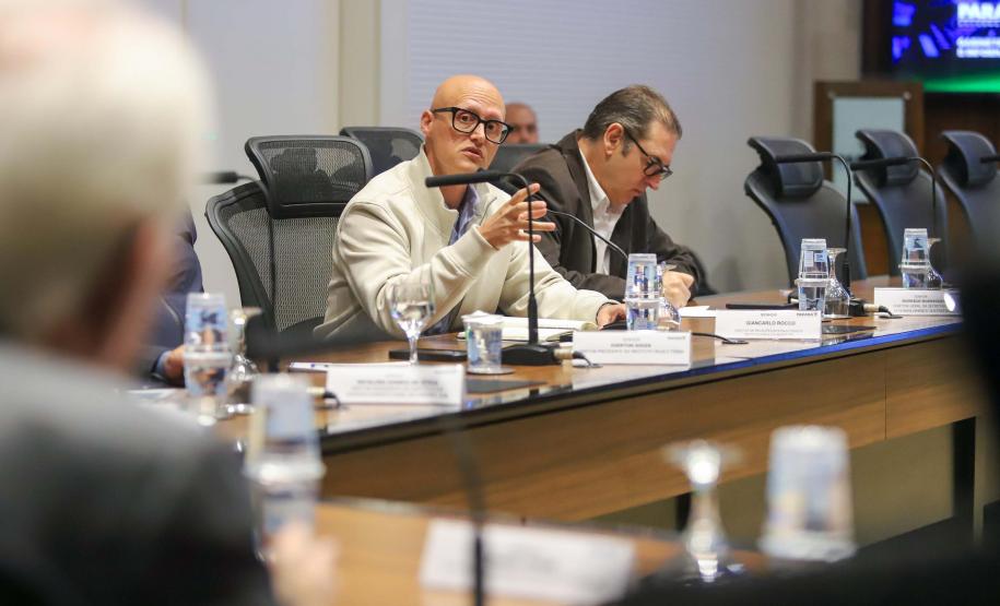 Paraná apresenta potenciais agroindustriais à gigante da irrigação da Arábia Saudita