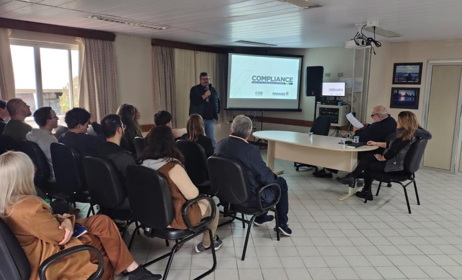 Servidores da Sedest participam de palestra sobre Programa de Integridade e Compliance do Paraná