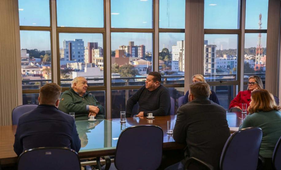 Greca visita Araucária para alinhar aplicação de recursos de indenização ambiental