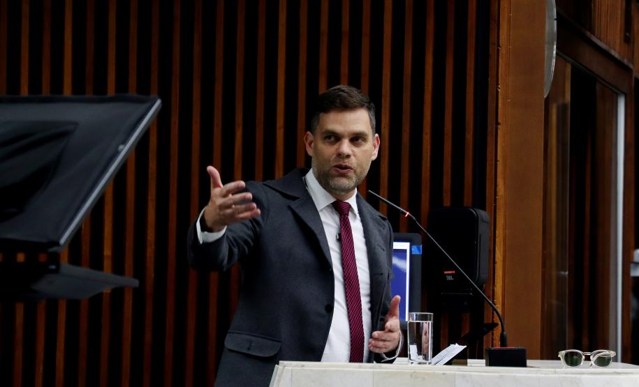 Meteorologistas do Simepar recebem homenagem da Assembleia Legislativa